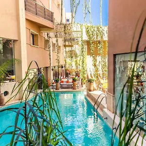 Dellarosa Boutique And Hotell